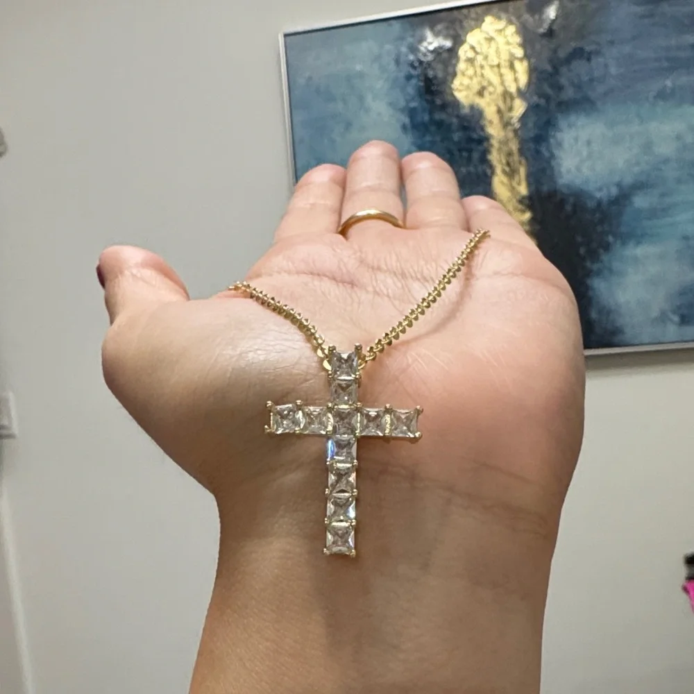 14k Gold beautiful Cross Necklace - AAA CZ’s very sparkly NWT - Picture 5 of 7